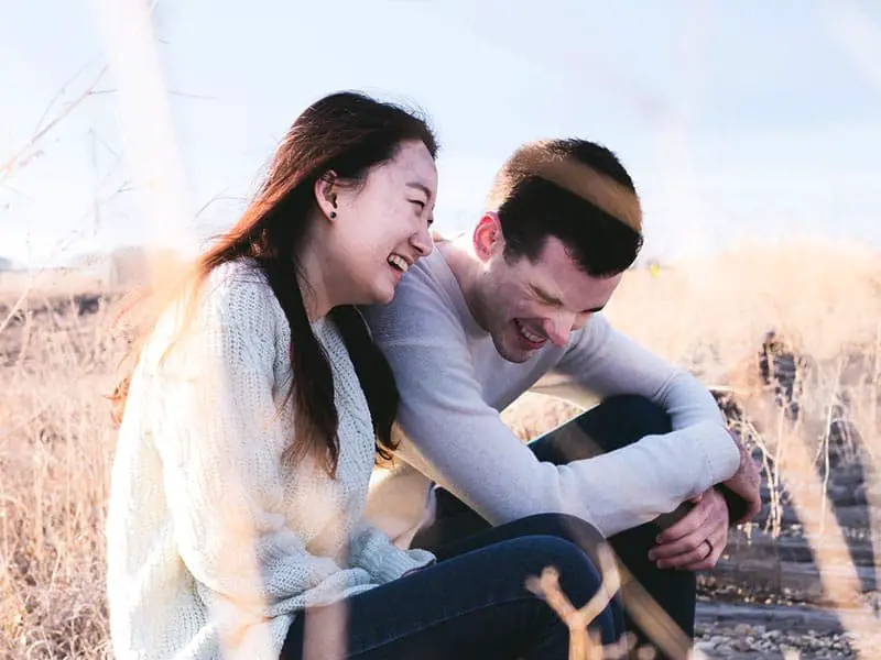 17 Signs A Girl Likes You But Is Trying Not To Show It 4 Things a Gemini can do for a Capricorn