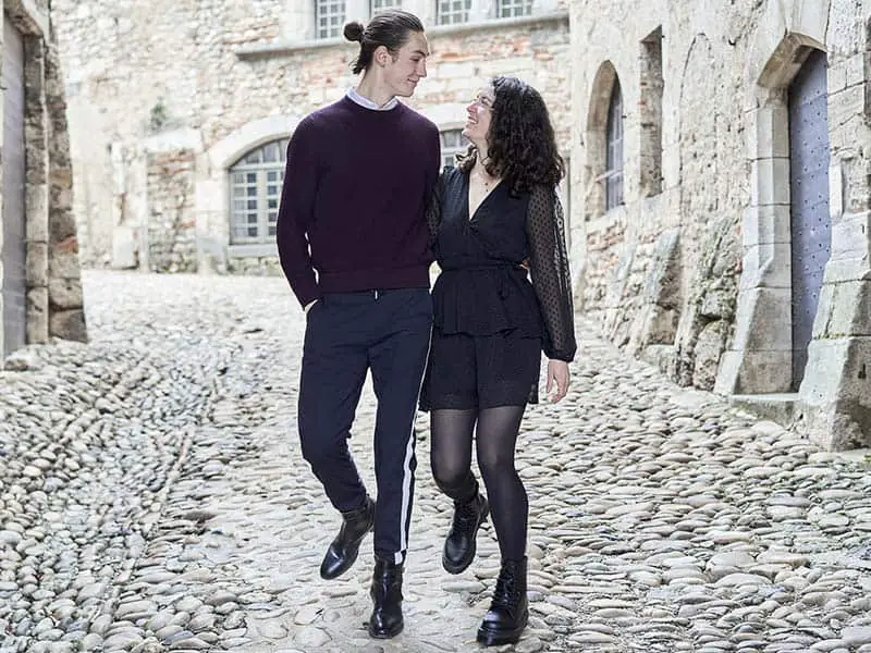 17 Signs A Girl Likes You But Is Trying Not To Show It 3 11 Signs A Libra Woman Likes You
