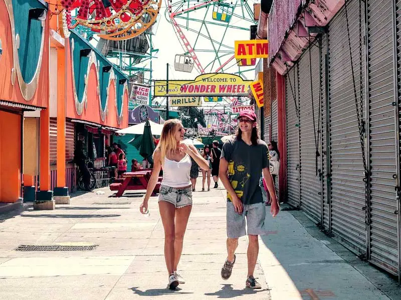 17 Signs A Girl Likes You But Is Trying Not To Show It 6 Body language and Conversation Tone
